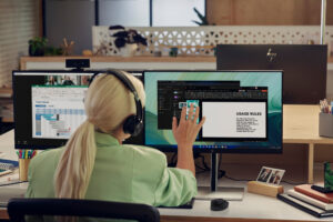 HP E24t G5 - E-Series - LED-skærm - 23.8"" - touchscreen - 1920 x 1080 Full HD (1080p) @ 75 Hz - IPS - 300 cd/m² - 1000:1 - 5 ms - HDMI, DisplayPort - sort, sort og sølv (stander) - Billede 5