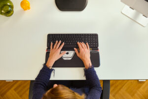 Contour RollerMouse - Sæt med mus og tastatur - mellemstørrelse - trådløs - Bluetooth 5.1 - QWERTY - Pan Nordic - Billede 5