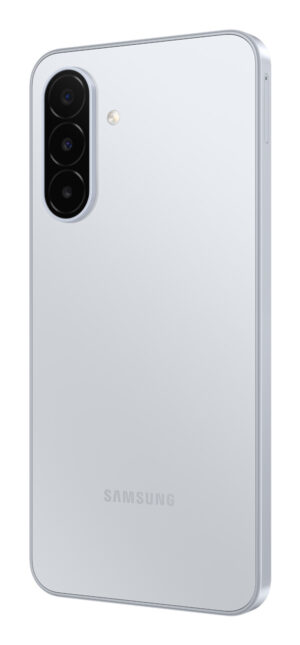 Samsung Galaxy A18. Skærm diagonal: 17 cm (6.7""), Skærmopløsning: 1080 x 2340 pixel. Processorfrekvens: 2,4 GHz. RAM kapacitet: 4 GB, Intern lagerkapacitet: 128 GB. Bagerste kamera opløsning (numerisk): 50 MP, Bagkamera type: Tredobbelt kamera. SIM-korts kapacitet: Hybrid Dual SIM. Operativsystem installeret: Android 10. Batterikapacitet: 5000 mAh. Produktfarve: Sølv. Vægt: 196 g - Billede 4
